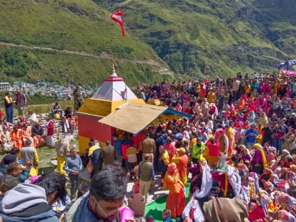 श्री बदरीनाथ धाम में हर्षोल्लास से मनाया गया माता मूर्ति उत्सव, सेना के बैंड व ढोल नगाड़ों की भक्तिमय धुनों एवं जय बदरीविशाल के उदघोष के साथ उत्सव में पहुंची श्री उद्धव‌ जी तथा आदि गुरु शंकराचार्य जी की गद्दी