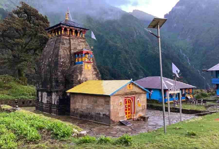 मुख्यमंत्री धामी की घोषणा के क्रम में पंचकेदारों में से द्वितीय केदार मद्महेश्वर धाम को किया जाएगा विकसित, इसके साथ केदारनाथ धाम के अंतिम मोटर पड़ाव गौरीकुंड स्थित मां गौरी के मंदिर का भी किया जाएगा सौंदर्यीकरण