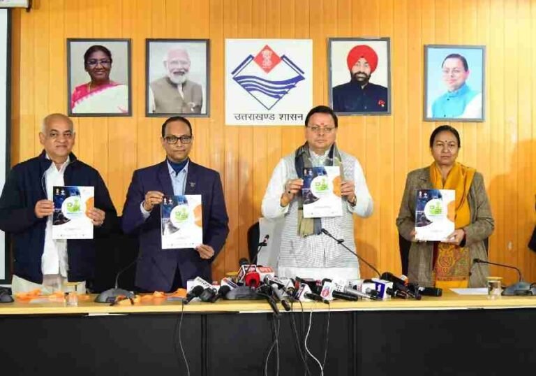 मुख्यमंत्री ने किया 10वें विश्व आयुर्वेद कांग्रेस के कर्टेन रेजर एवं प्रोग्राम गाइड का विमोचन