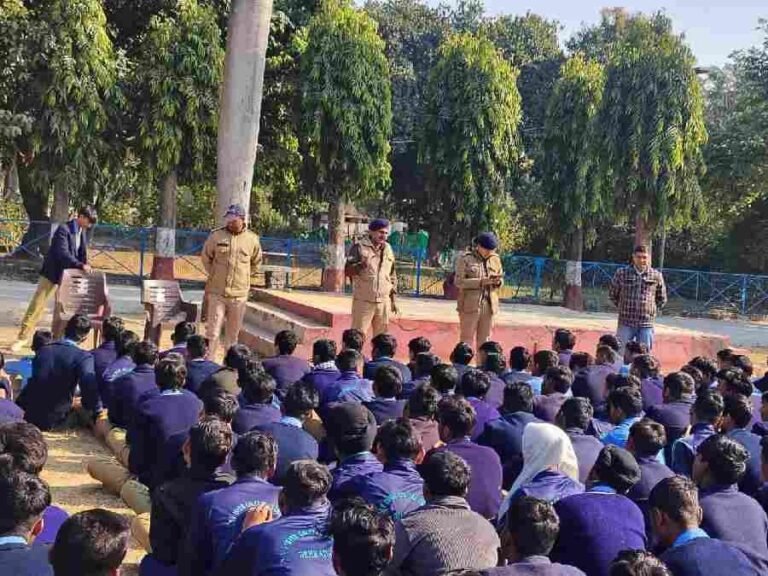 SSP देहरादून के निर्देशों पर दून पुलिस का जागरूकता अभियान लगातार जारी, छात्र-छात्राओं को नशे से दूर रहने के लिए किया जागरूक