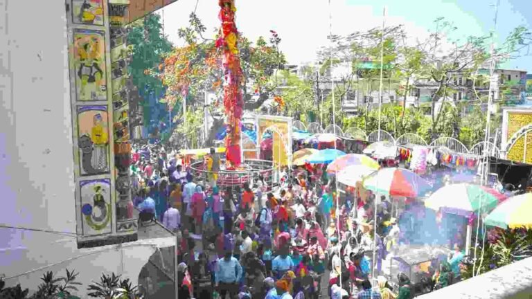 श्री झण्डे जी पर दर्शन मनौतियों के लिए अब लगा दूनवासियों का तांता, देहरादून व आसपास के क्षेत्रों से भारी संख्या में माथा टेकने पहुंच रहे श्रद्धालु