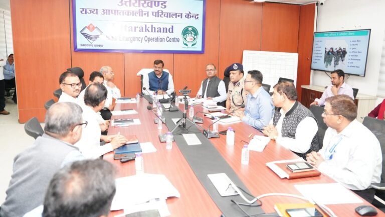 मुख्य सचिव आनन्द बर्द्धन ने आपदा प्रबन्धन विभाग की समीक्षा की