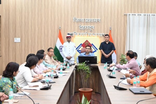 तीमारदारों की परेशानी दूर, अगले माह से जिला चिकित्सालय में तैनात रहेगा “रक्त गरूड़”, डेडिकेटेड वाहन ब्लड लेने में तीमारदारों को होगी सुविधा – डीएम सविन बंसल