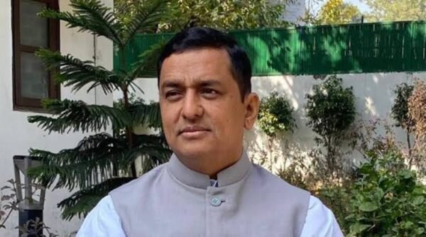 चमोली में संचार सेवा विस्तार और सड़कों के निर्माण की गढवाल सांसद ने ली जानकारी