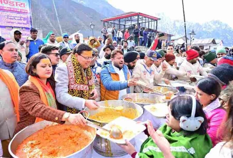 केदारनाथ में मुख्य सेवक भंडारा में मुख्यमंत्री ने श्रद्धालुओं को वितरित किया प्रसाद, विभिन्न राज्यों से आए श्रद्धालुओं से मुख्यमंत्री ने की मुलाकात