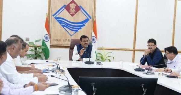 मुख्य सचिव आनंद बर्द्धन ने न्यायालयों में लंबित सरकारी मामलों की प्रभावी पैरवी को लेकर की समीक्षा बैठक