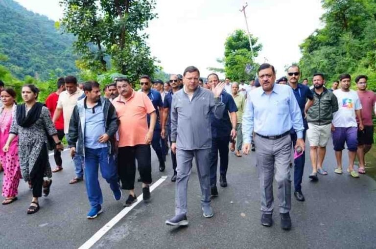 सीएम धामी ने किया आपदाग्रस्त क्षेत्रों का दौरा
