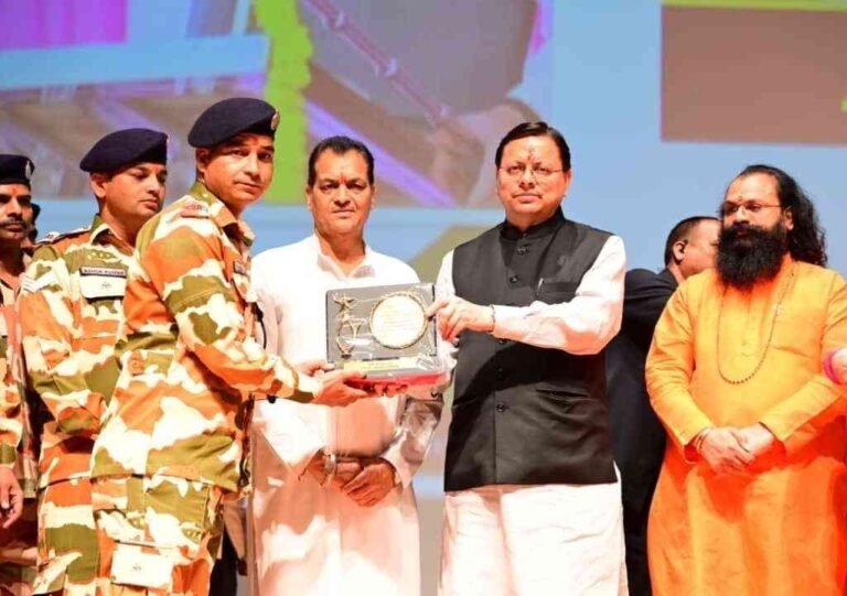 आपदा राहत कर्मियों को सीएम धामी ने किया सम्मानित, कहा– हर चुनौती से निपटने में सक्षम है उत्तराखंड
