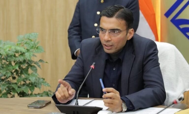 जिलाधिकारी सविन बसंल के निर्देश – जिले के सार्वजनिक रास्ते, सड़के आंतरिक मार्ग पटाखा बिक्री हेेतु पूर्णतः प्रतिबन्धित