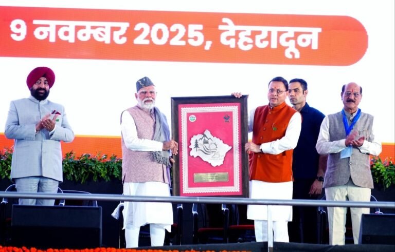 प्रधानमंत्री नरेंद्र मोदी ने उत्तराखंड राज्य स्थापना की रजत जयंती अवसर पर किया विशेष डाक टिकट का विमोचन