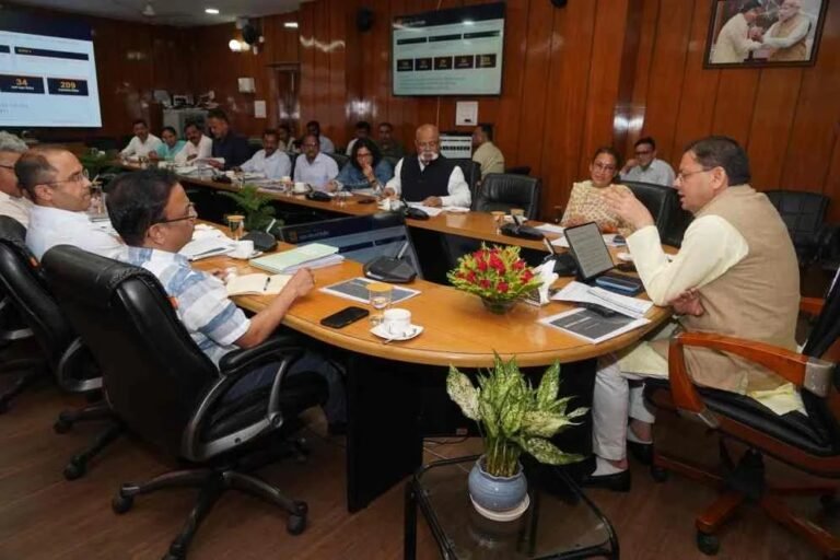पदक विजेता खिलाड़ियों को तय समय के अंदर सरकारी सेवा में करें समायोजित : सीएम धामी